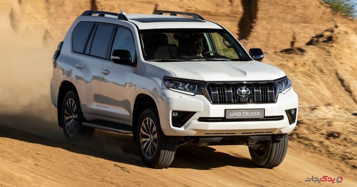 تصویری از لندکروز در کویر برای آفرود