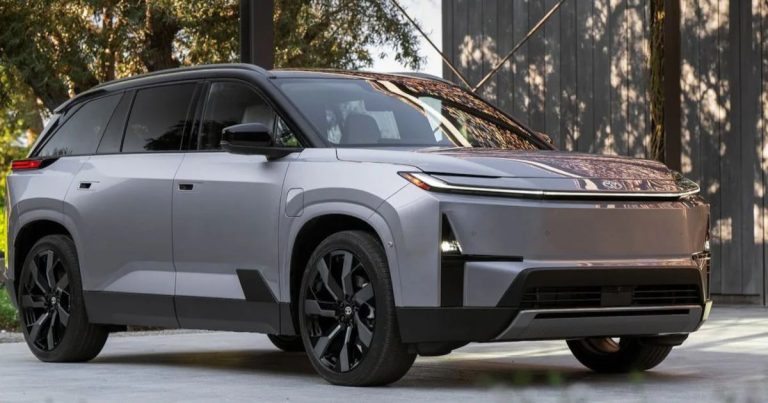 تویوتا هایلندر 2027: انقلاب الکتریکی در قلمرو SUV های خانوادگی